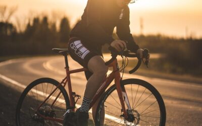 ¿En qué consiste el mantenimiento de la suspensión de la bicicleta?